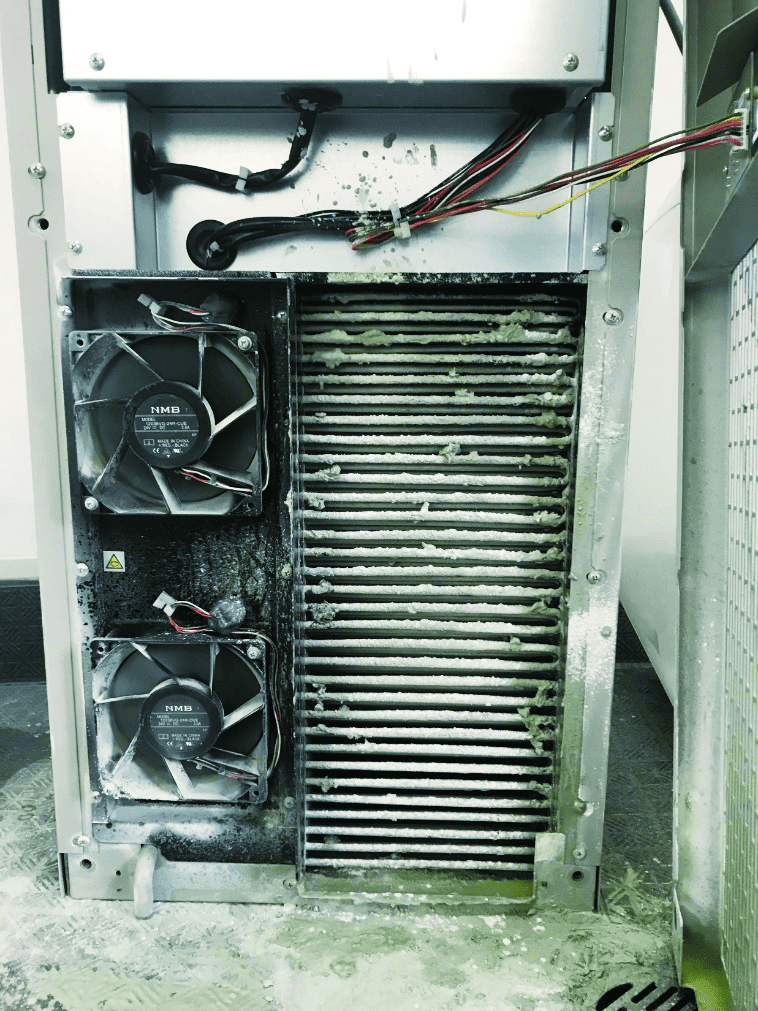 Umumnya komponen AC Panel akan bermasalah jika terpapar panas berlebih, debu, dan lembab.