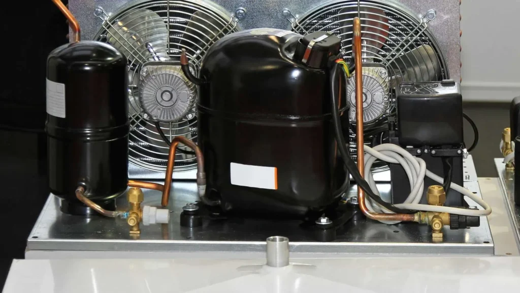 Kompresor hermetis adalah jenis kompresor AC dengan mekanisme piston, rotary, screw, atau scroll untuk menjaga pendinginan panel kontrol.